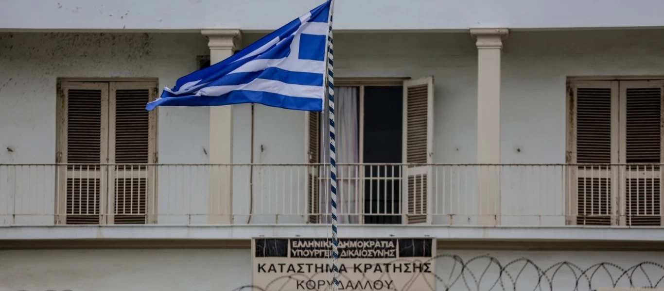 Δείτε τι εντόπισαν στην έφοδο στο Ψυχιατρείο του Κορυδαλλού (φώτο)